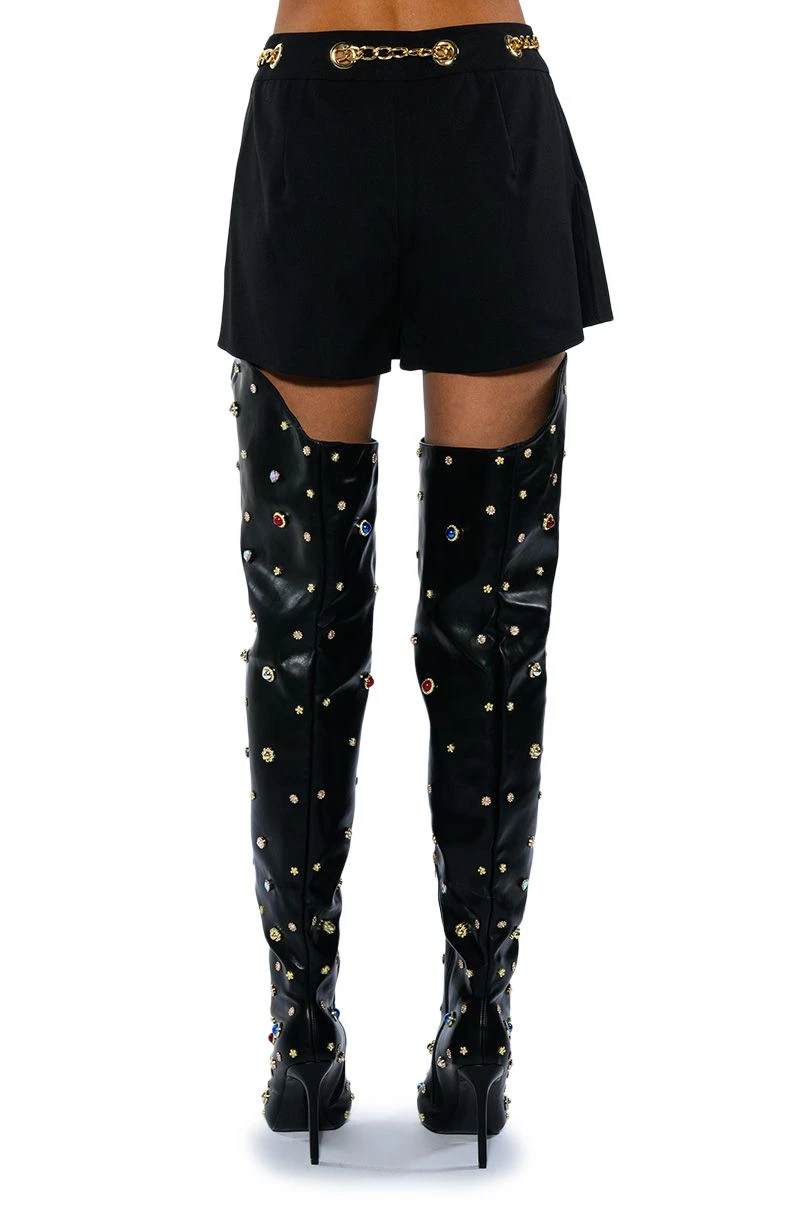 BETTER DAYS FLOUNCE SHORT WITH CHAIN BELT - Image 9